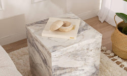 Küp bijzettafel marmer look