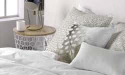 happy-friday-set-van-2-kussenhoezen-licht-wit-50x50-katoen-kussens-plaids-vloerkleden-woontextiel4