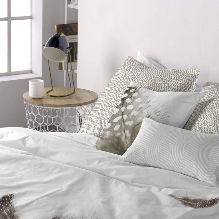 happy-friday-set-van-2-kussenhoezen-licht-wit-50x50-katoen-kussens-plaids-vloerkleden-woontextiel4