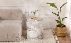 Küp bijzettafel marmer look