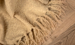 naduvi-collection-plaid-nyla-zandkleurig-130x170-polyester-kussens-plaids-vloerkleden-woontextiel5