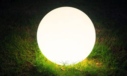 LED lichtbol Arna op zonne-energie