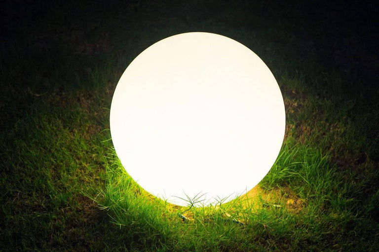 LED lichtbol Arna op zonne-energie