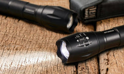 Oplaadbare zaklamp met USB met reiskoffer en batterijen