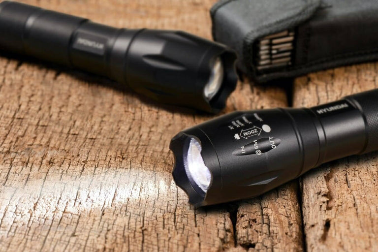 Oplaadbare zaklamp met USB met reiskoffer en batterijen