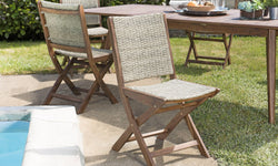 Set van 2 klapstoelen van en kunststof rotan