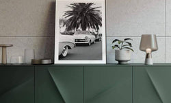 Plexiglas schilderij Classic Car Under A Palm Tree